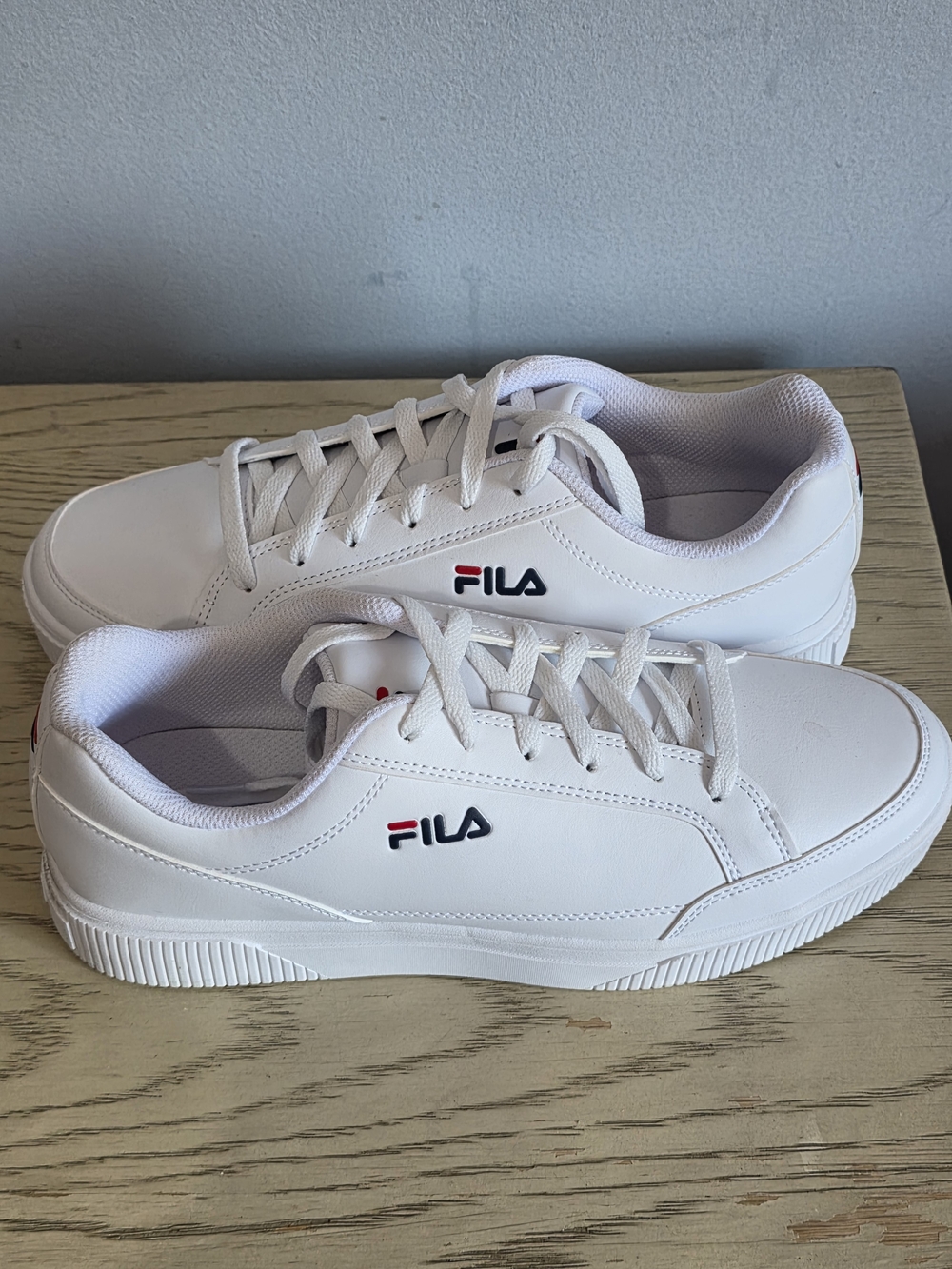 Fila Unisex White Low-Top Sneakers Lace Up Shoes - NEW (Without Box)
